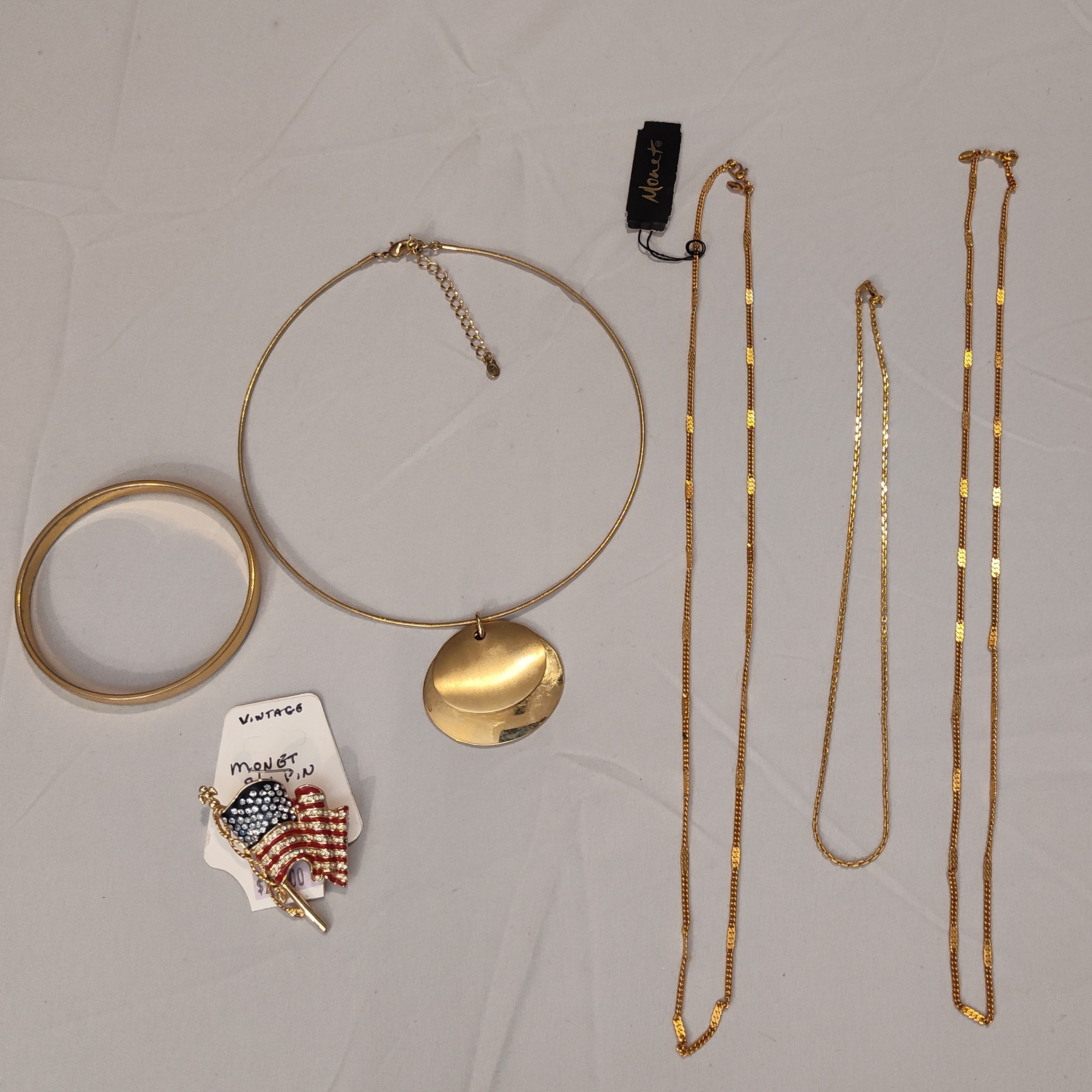 Elegant Gold Necklace And Bracelet Set